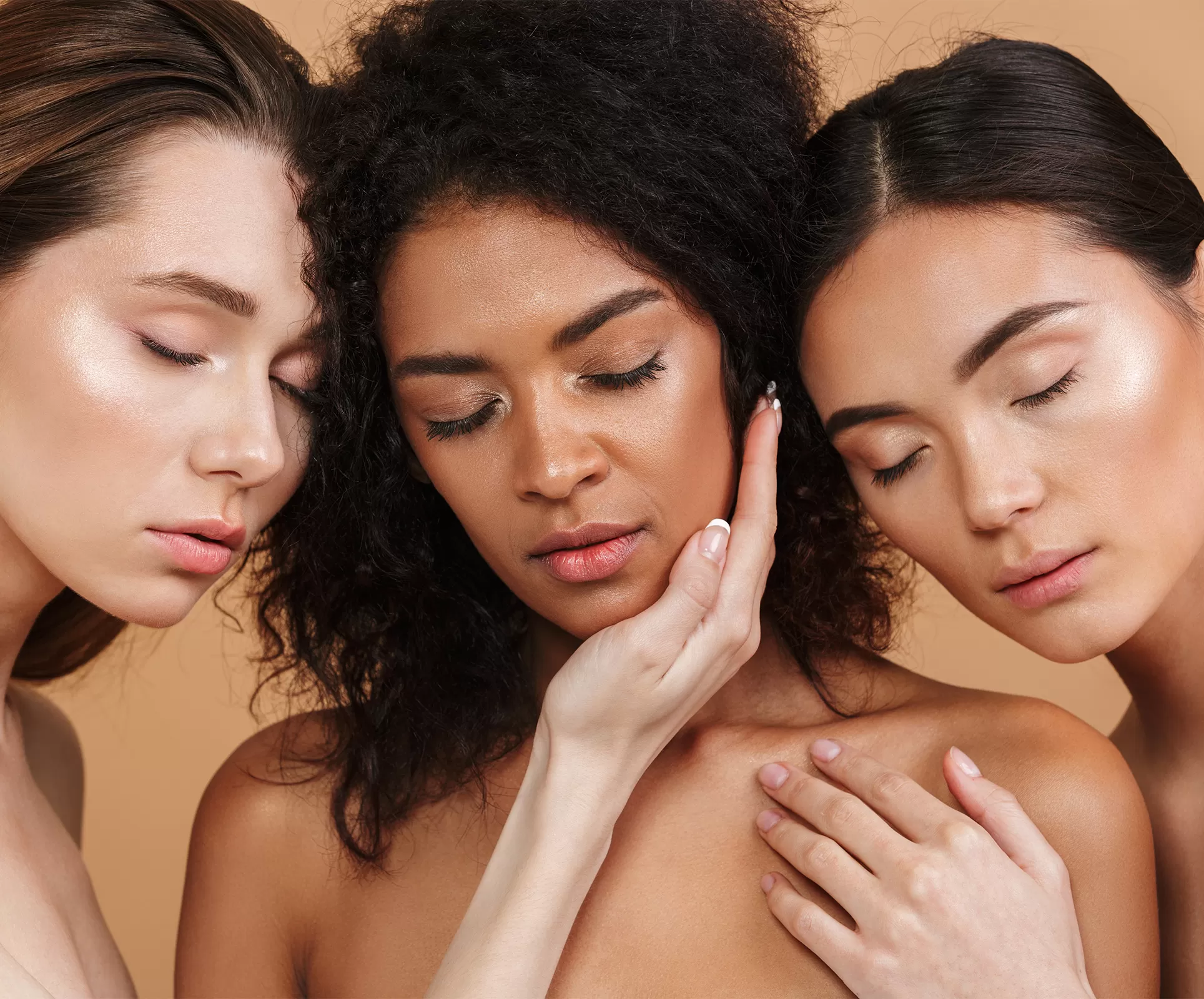 Frauen, die Haut gesundheit suchen